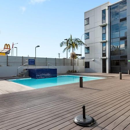 Central Mount Apartment, Quiet And Spacious With Pool Mount Maunganui Kültér fotó